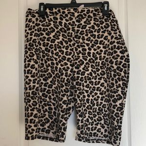 Leopard Bermuda shorts